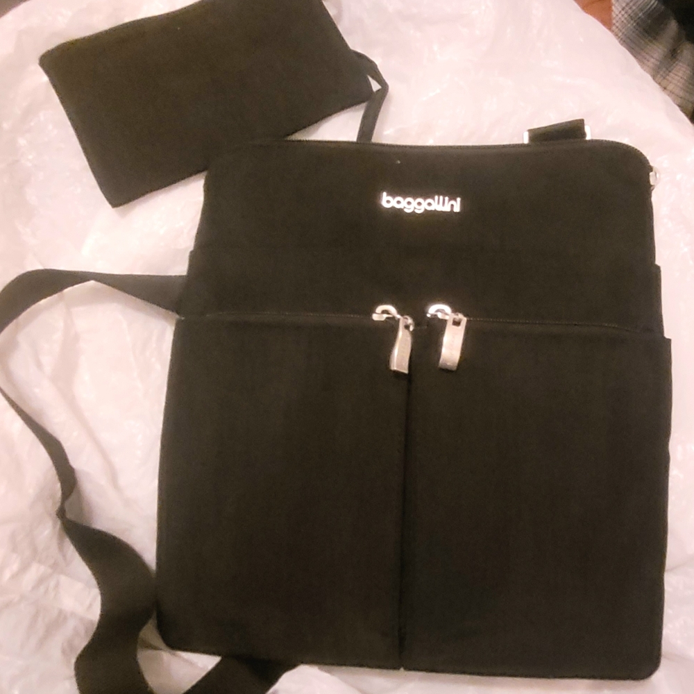 NEW  baggallini Black Crossbody Organizer Bag Unisex